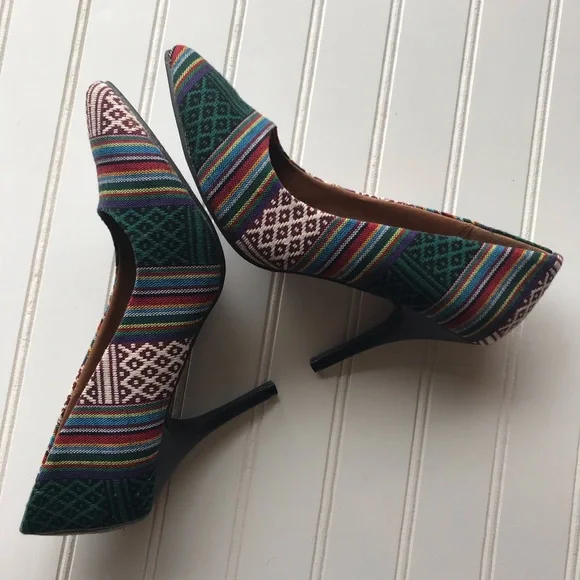 Rampage Nerieda Tribal Aztec point heel pumps 7.5M - Picture 3 of 5